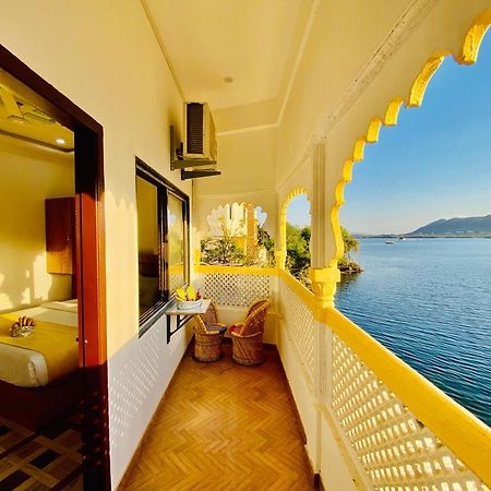 Hotel Vallabh A Lake Facing Balcony Udaipur Luaran gambar