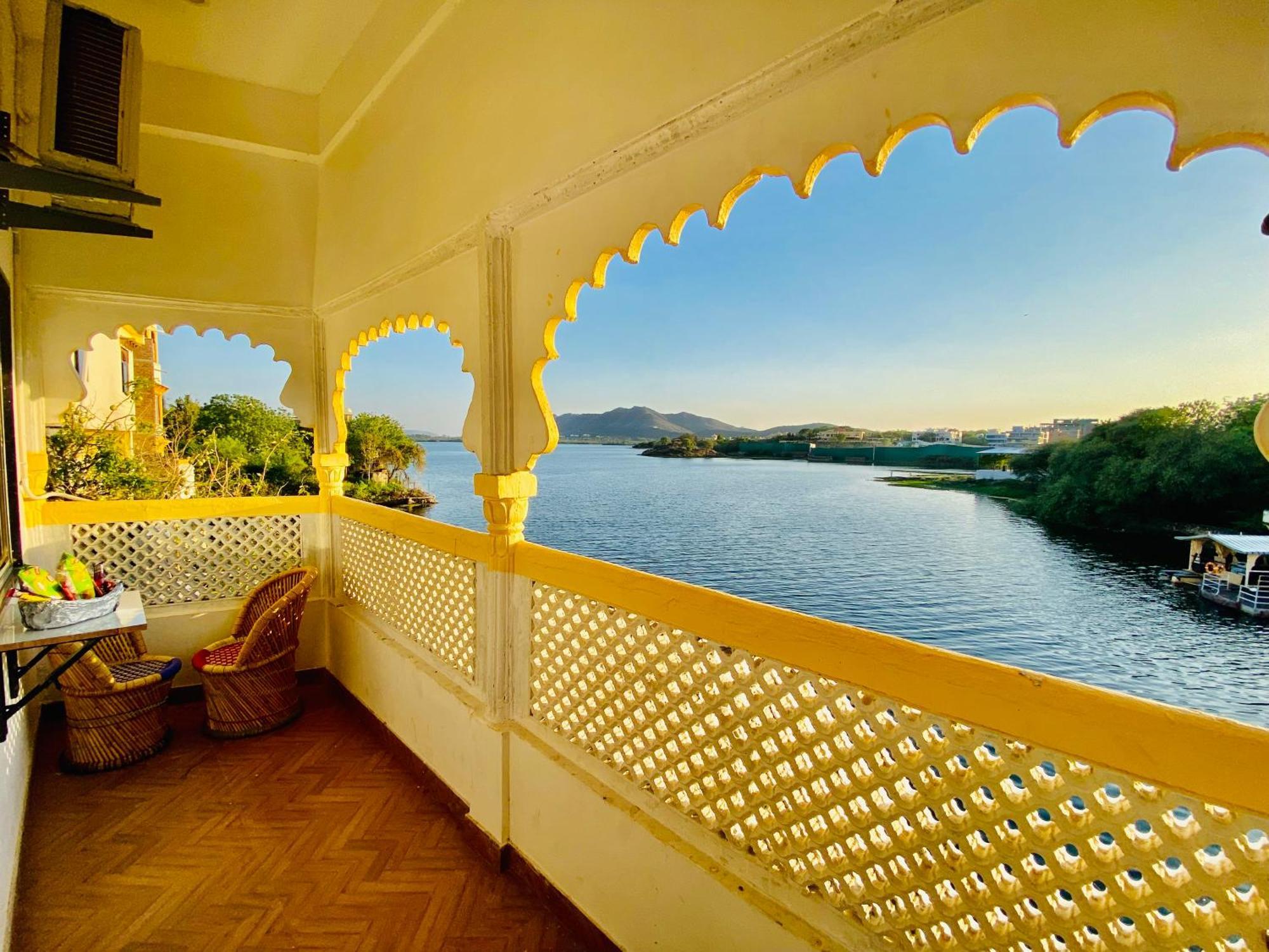 Hotel Vallabh A Lake Facing Balcony Udaipur Luaran gambar