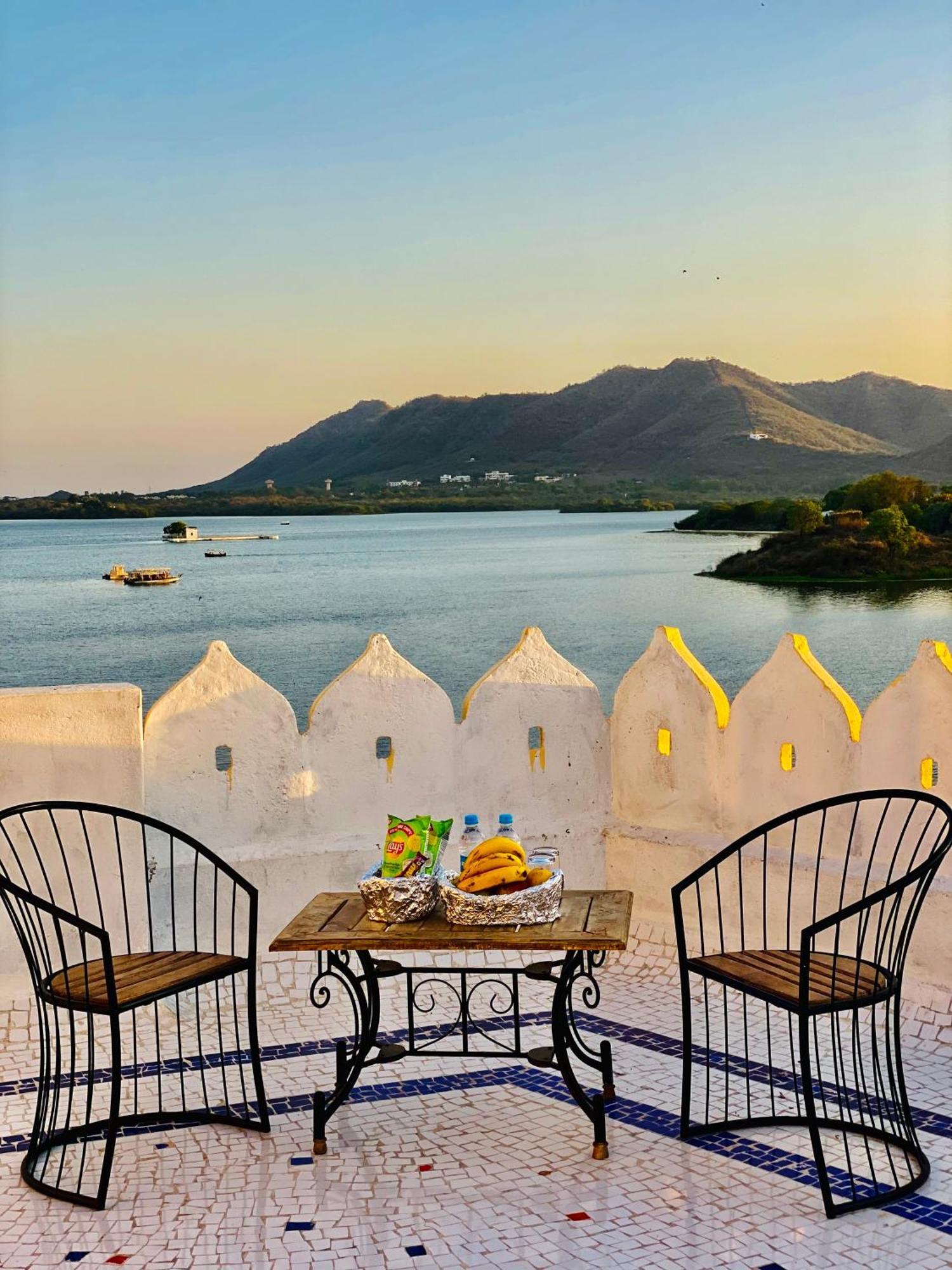 Hotel Vallabh A Lake Facing Balcony Udaipur Luaran gambar