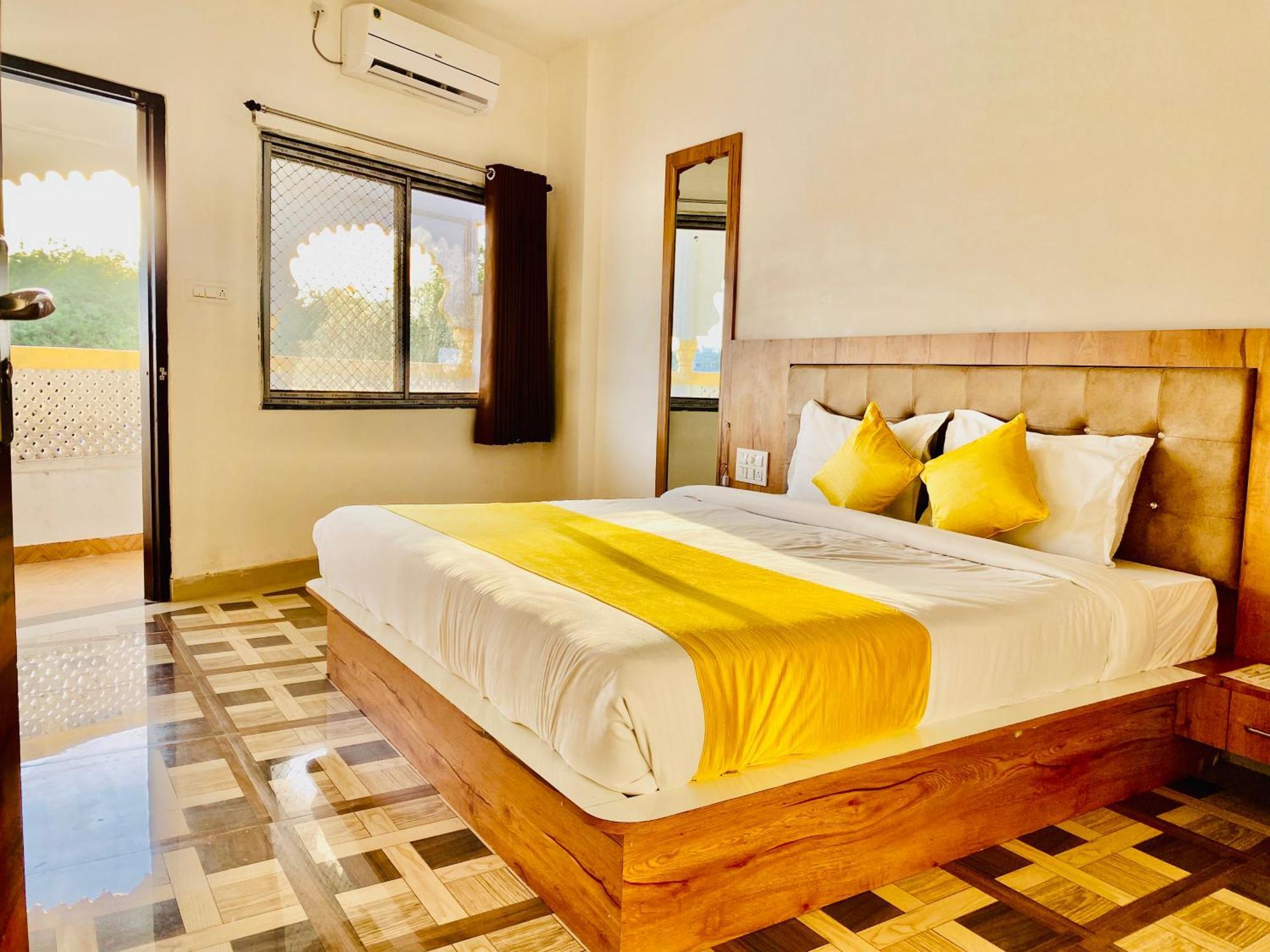 Hotel Vallabh A Lake Facing Balcony Udaipur Luaran gambar