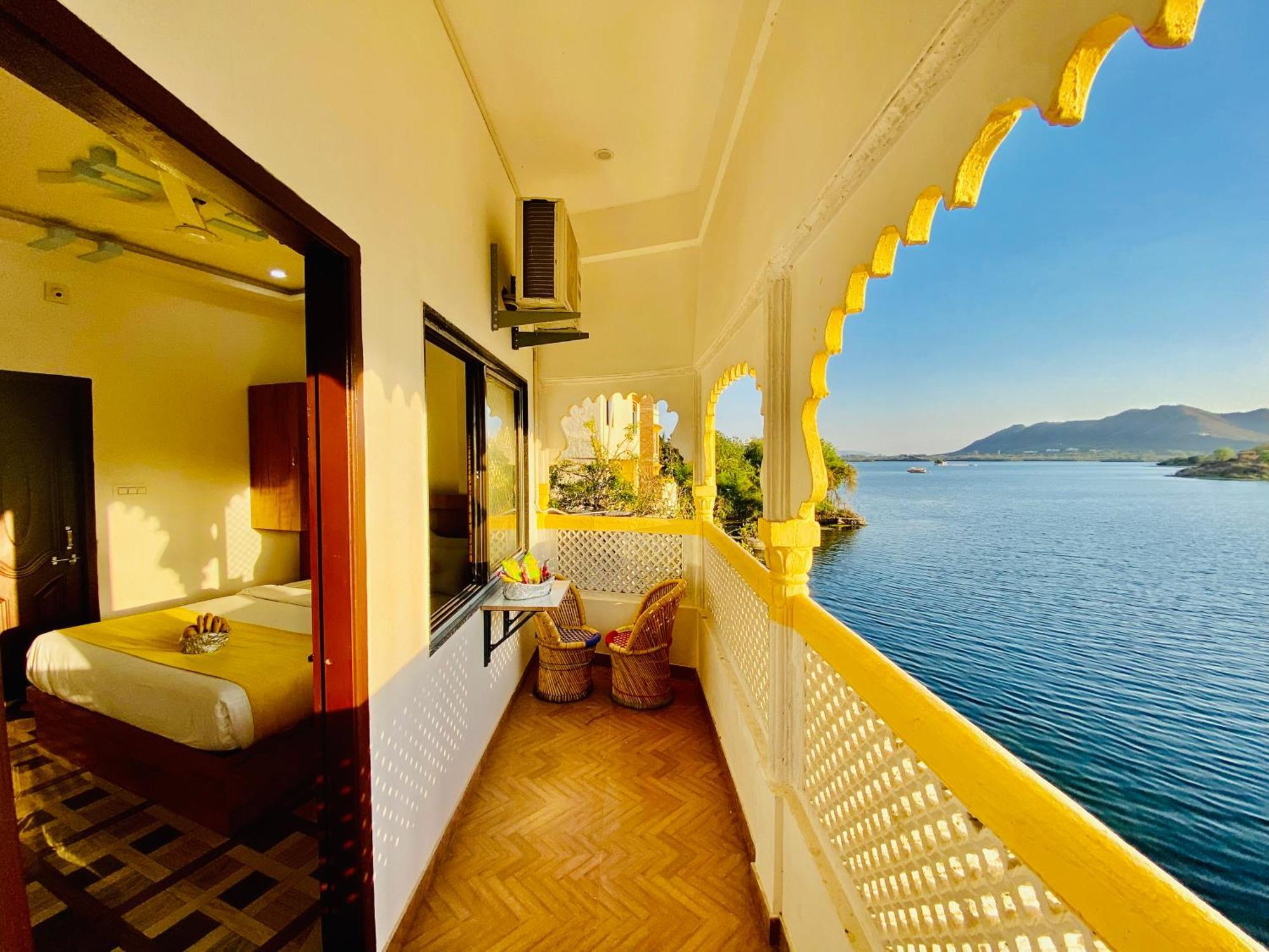 Hotel Vallabh A Lake Facing Balcony Udaipur Luaran gambar