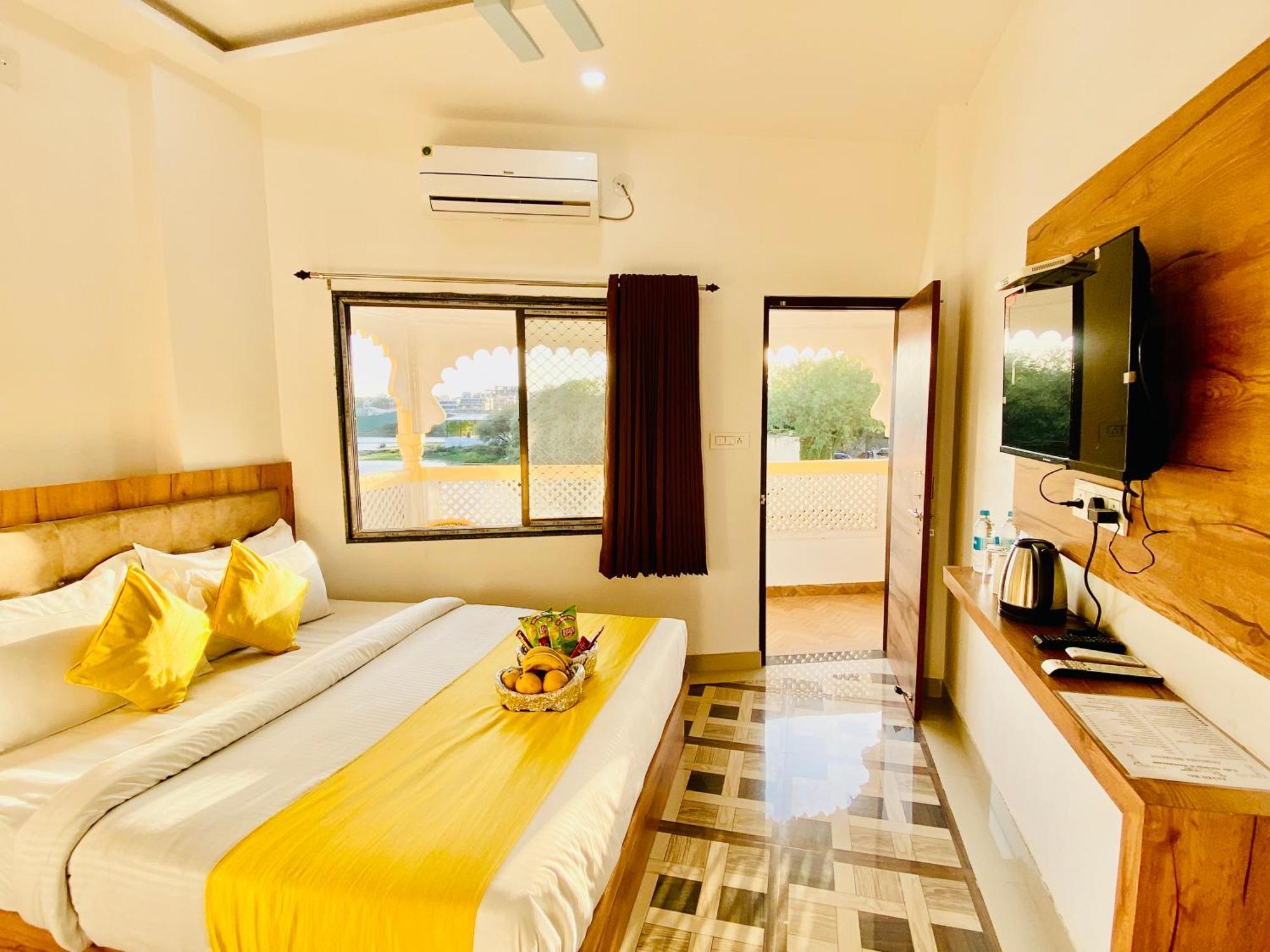 Hotel Vallabh A Lake Facing Balcony Udaipur Luaran gambar