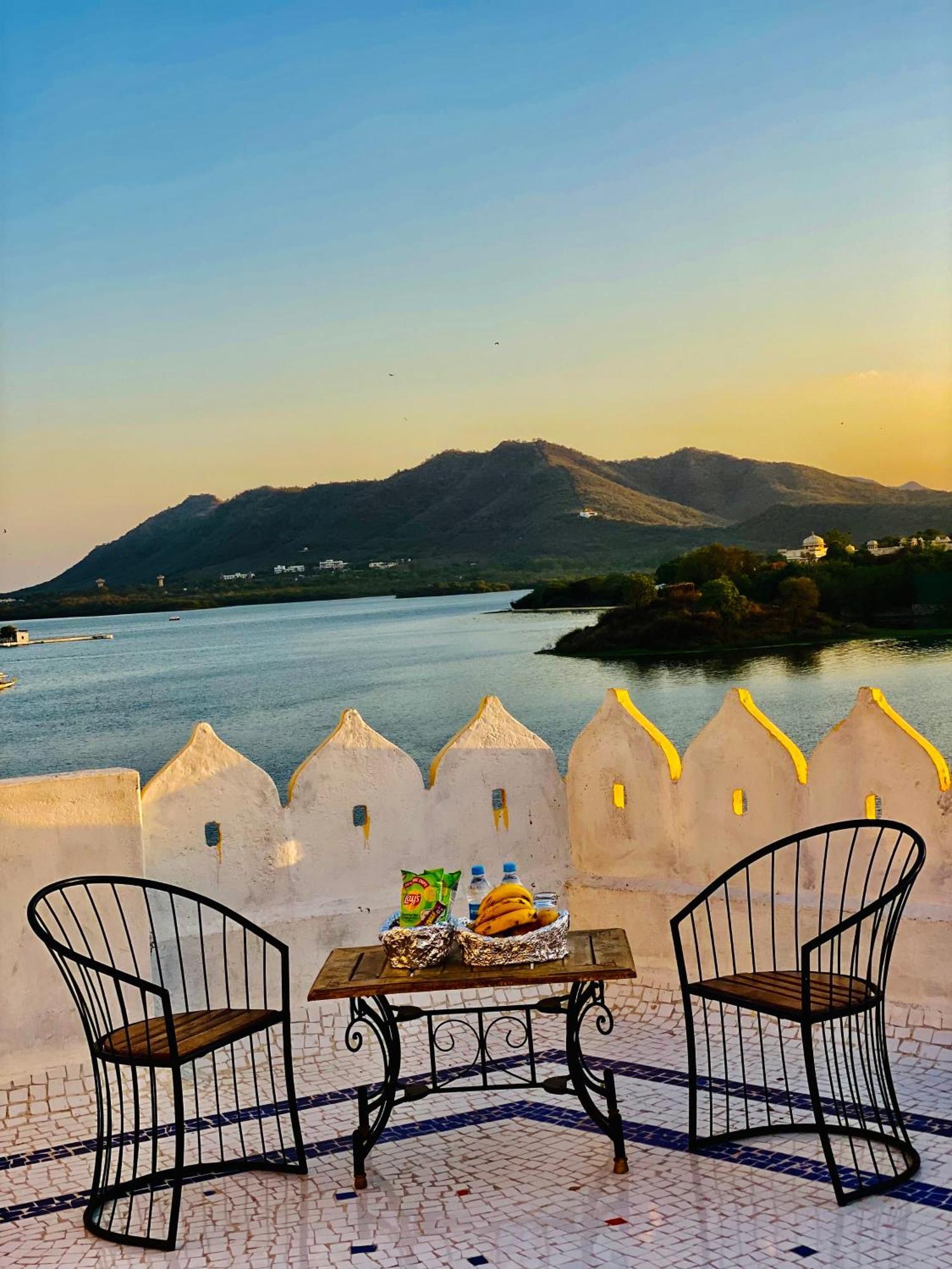 Hotel Vallabh A Lake Facing Balcony Udaipur Luaran gambar