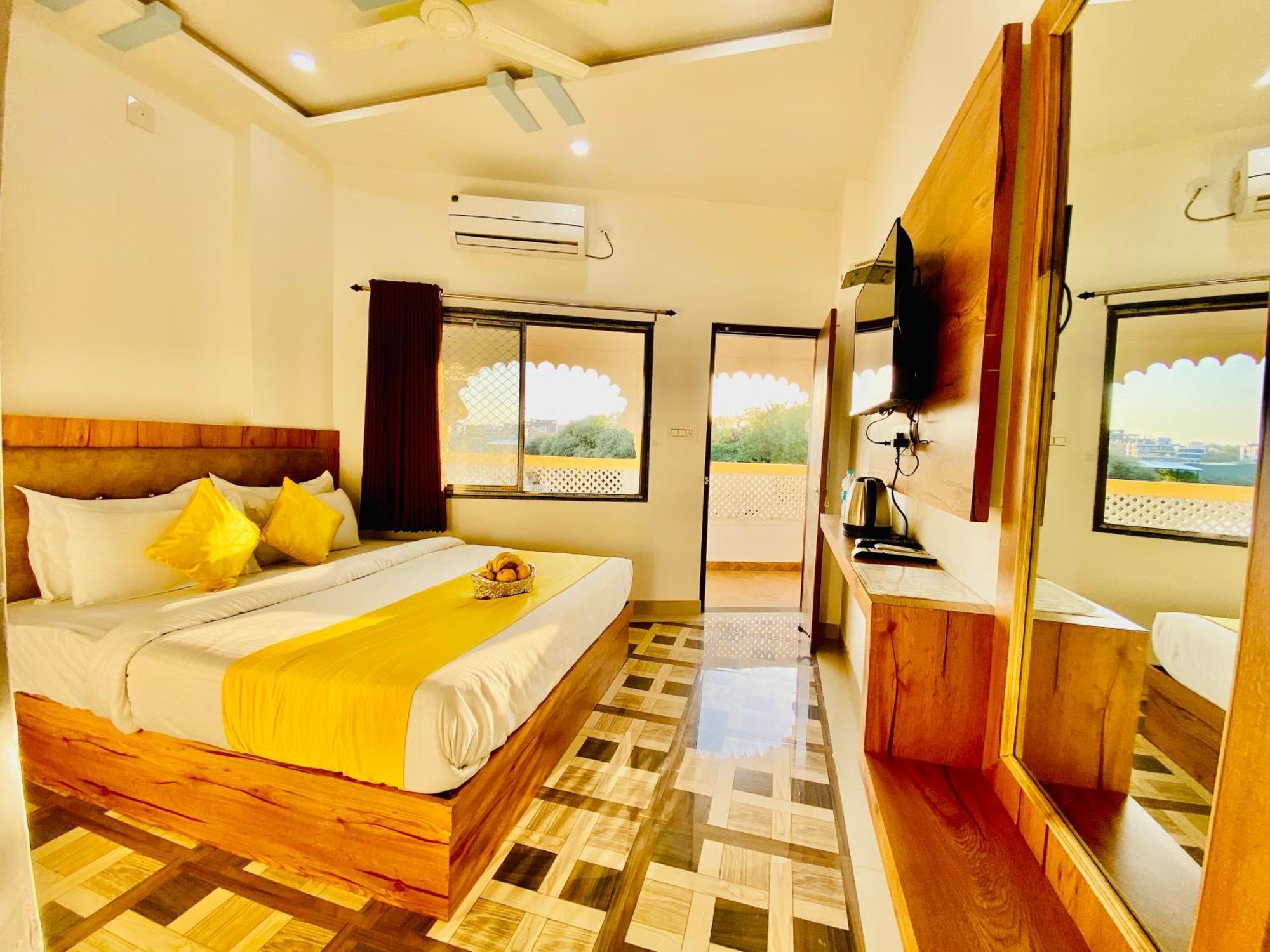 Hotel Vallabh A Lake Facing Balcony Udaipur Luaran gambar